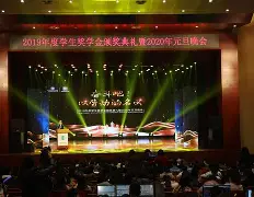 关于篮球传奇现身荣誉颁奖典礼，领奖感言感人至深的信息