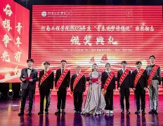 关于篮球传奇现身荣誉颁奖典礼，领奖感言感人至深的信息