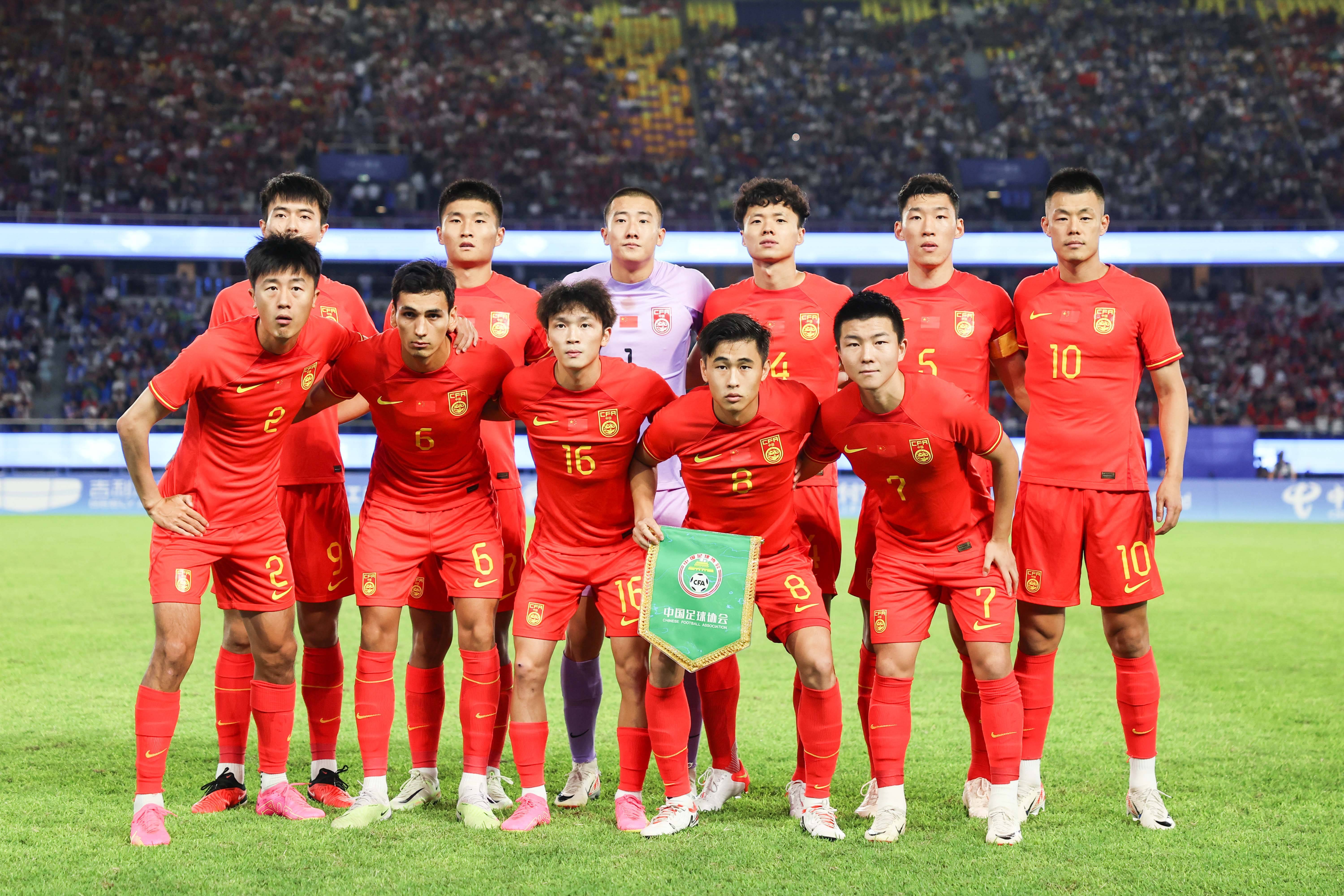 足球比赛精彩纷呈,球队实力对比明显(足球比赛精彩纷呈,球队实力对比明显增强) 足球比赛精彩纷呈,球队实力对比明显(足球比赛精彩纷呈,球队实力对比明显增强)